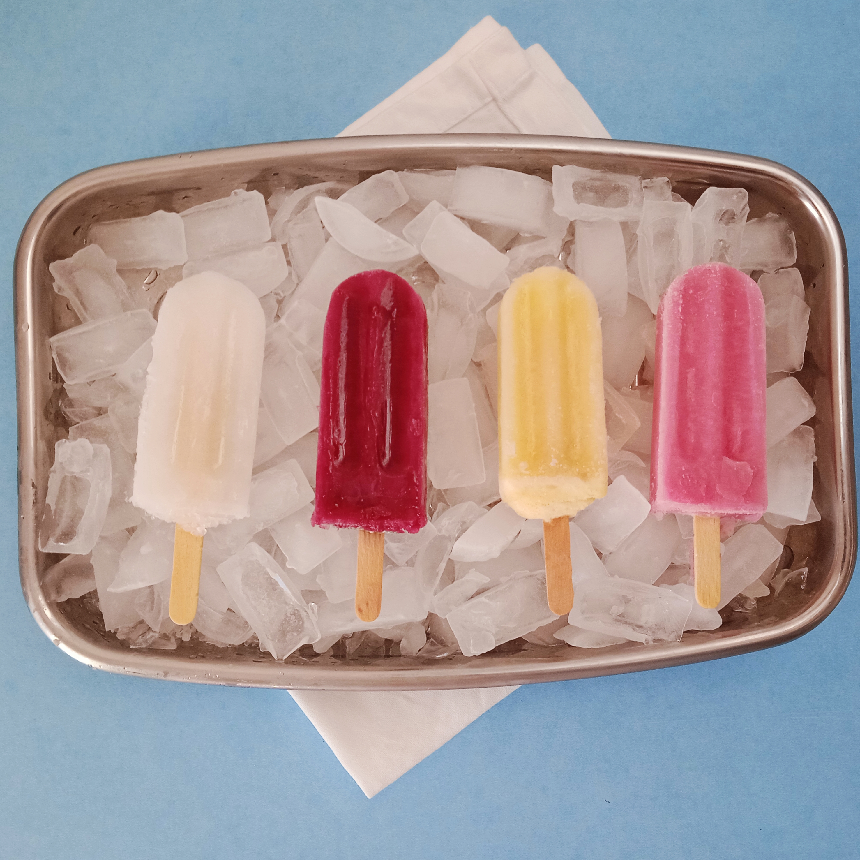 Picolés de fruta frescos